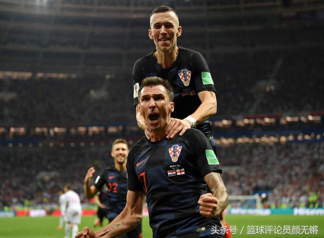 克罗地亚进决赛球迷狂喜,克罗地亚进决赛国内人兴奋的情景