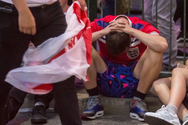 英格兰输了球迷跳河,英格兰世界杯被谁淘汰