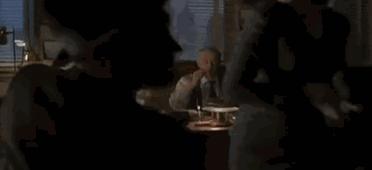 为啥运动员爱摸鞋底,运动员为什么喜欢比赛搓下巴