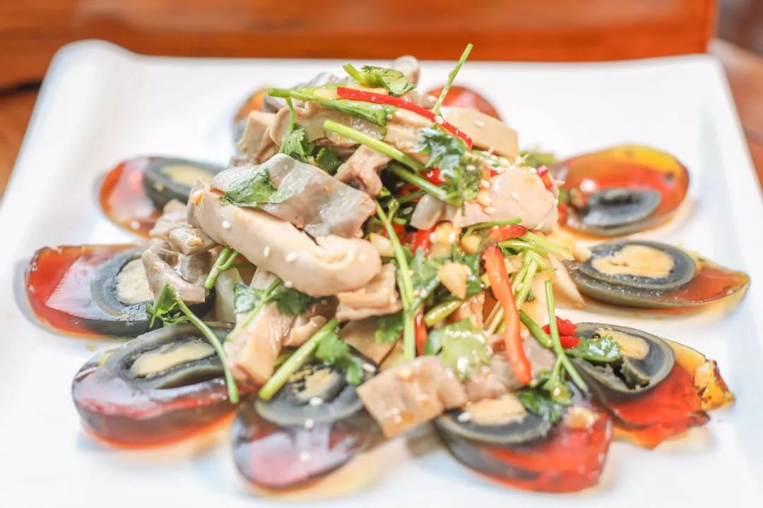 在空调房吃饭还是觉得热？因为还差了这道让你从嘴凉到心的菜