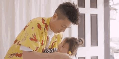 出生就穿爱马仕，上杂志封面的星二代萌娃，真是赢在了起跑线上！