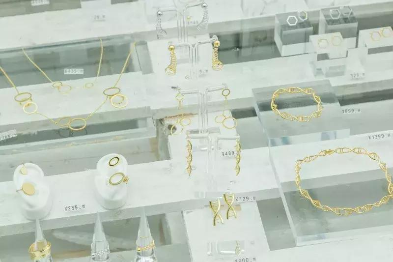 GUCCI出马桶了？纽约爆火的出厂设置展来魔都了，首日就1w人打卡