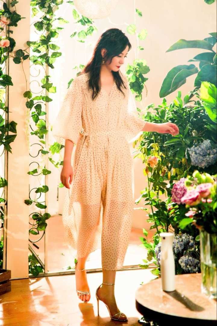 小燕子t恤穿搭,瘦小燕子穿搭