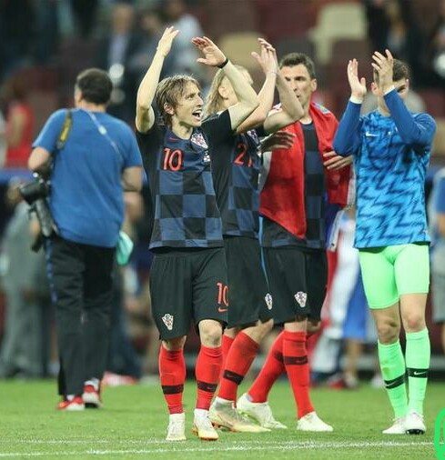 看了世界杯才知道祖国强大了,看世界杯了解国歌澳大利亚队