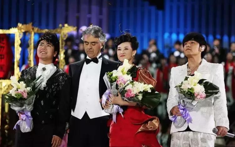 别人都是被上帝吻过的嗓子,安德烈波切利上帝吻过的嗓子