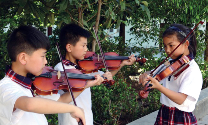 高州实验学校和黄冈实验哪家好,高州黄冈实验学校的游泳馆