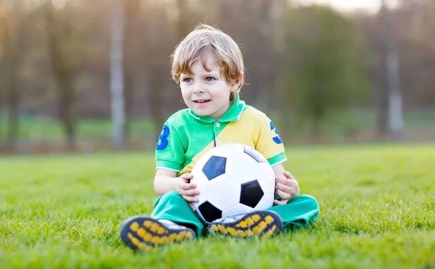 孩子越淘气越聪明吗,越动越聪明