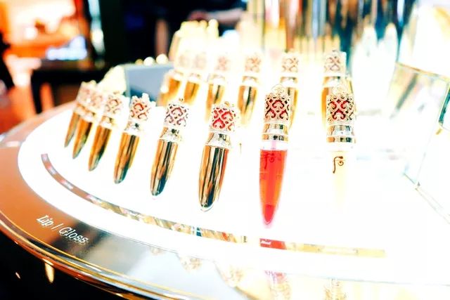 香港逛街买衣服质量好又便宜,香港逛街品牌折扣