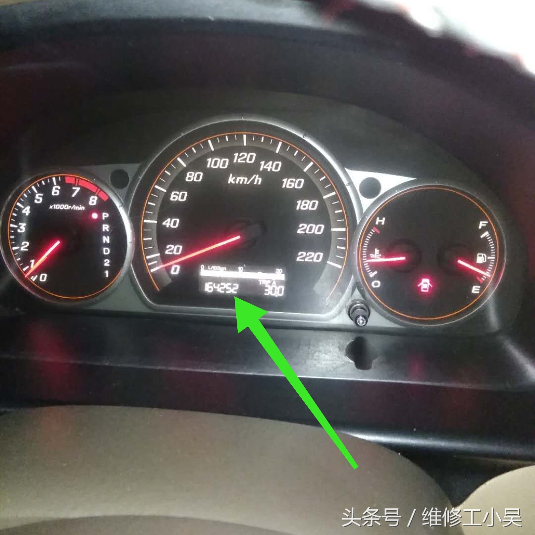 16万公里的本田CRV让车主郁闷，空调怠速制冷，行驶中却不制冷！