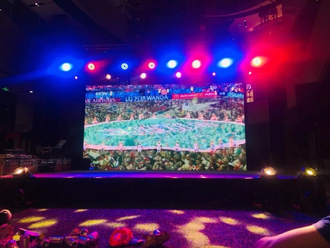 揭幕战前的3位中国护旗手,今晚的世界杯比赛直播视频回放