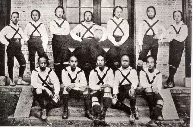 决赛将至！世界杯没看过瘾？加场“德比”之战，接着嗨