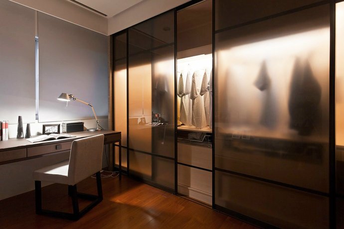 推拉门滑轮坏了怎么卸下推拉门,推拉门换了滑轮装还是推不动