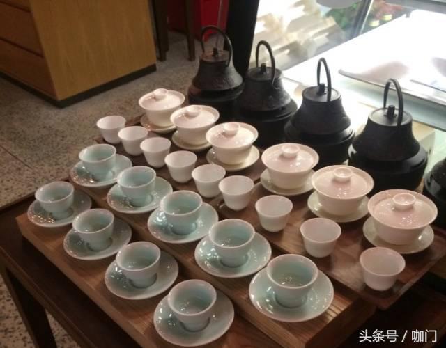 和我在成都的街头走一走歌词图片,网红烧仙草奶茶