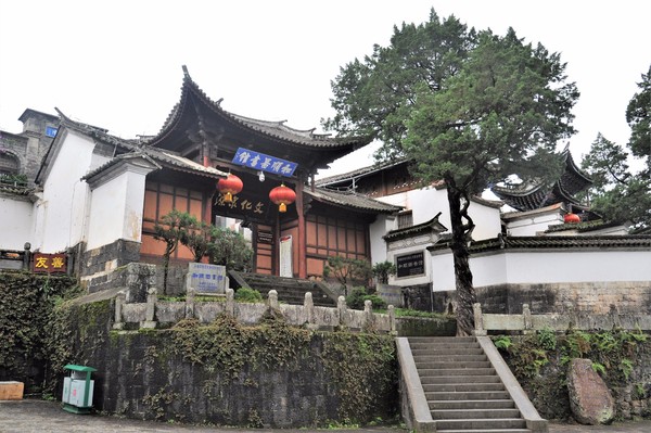 腾冲凤凰宝集泡温泉,腾冲民宿泡温泉推荐