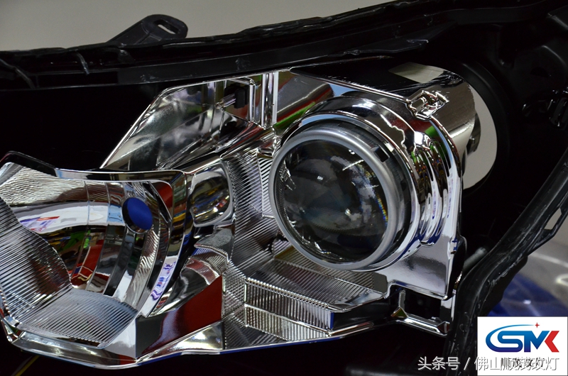 灯光不够亮换灯带,灯光不亮换灯泡还是透镜