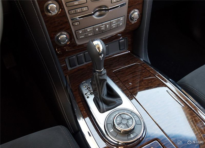 路虎卫士5.0v8和g63怎么选,卫士110v8对比大g