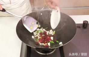 鲜鱿鱼丝怎么炒又嫩又好吃,怎么炒鱿鱼丝才好吃又简单