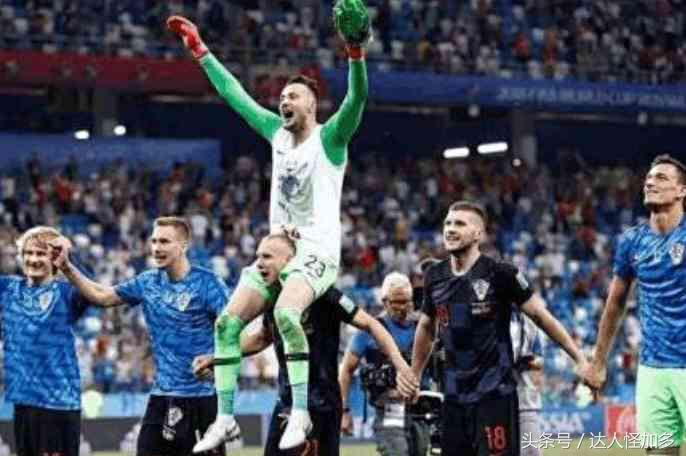 克罗地亚人脱下衣服让世人看透：哪有什么奇迹只有普通人含泪奔跑