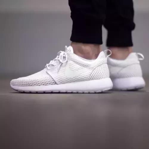 夏天不热小白鞋怎么穿舒服,夏天怕热穿什么鞋子好呢