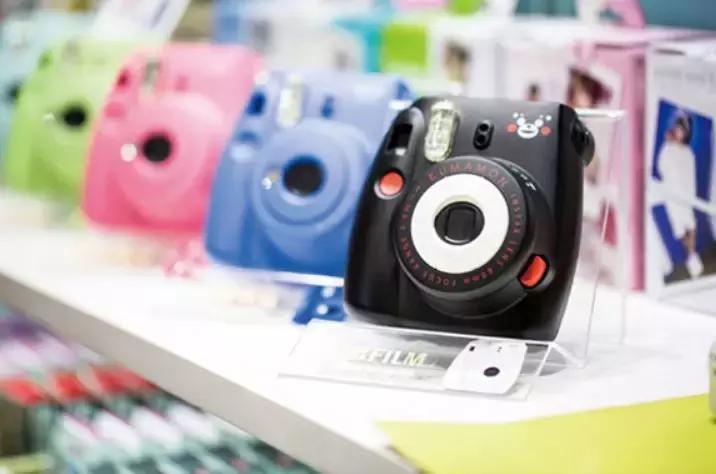 我那爱拍照的女友已经有了iPhoneX,为什么还想要个拍立得?