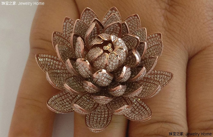 世界杯暂告段落，足球钻石来凑热闹！