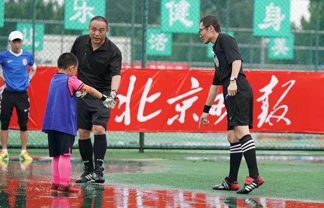 再大的雨也浇不灭我们的热爱足球,2020北京青少年足球比赛