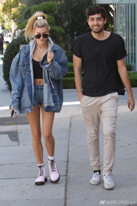 haileybieber秀戒指,justinbieber海莉钻戒