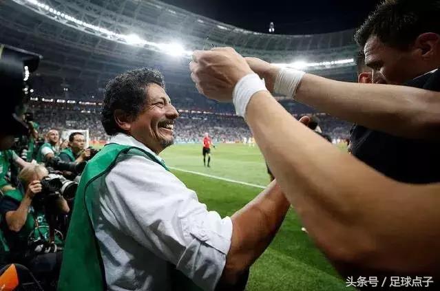 世界杯足球史上的至暗时刻,足球世界杯十大感人瞬间