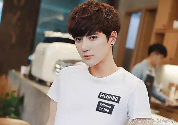 型男t恤短袖修身,型男必备高档时尚t恤