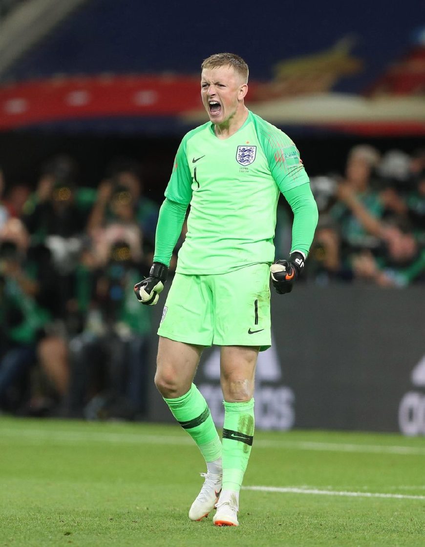 踢足球的收入怎么样,踢足球能挣多少钱