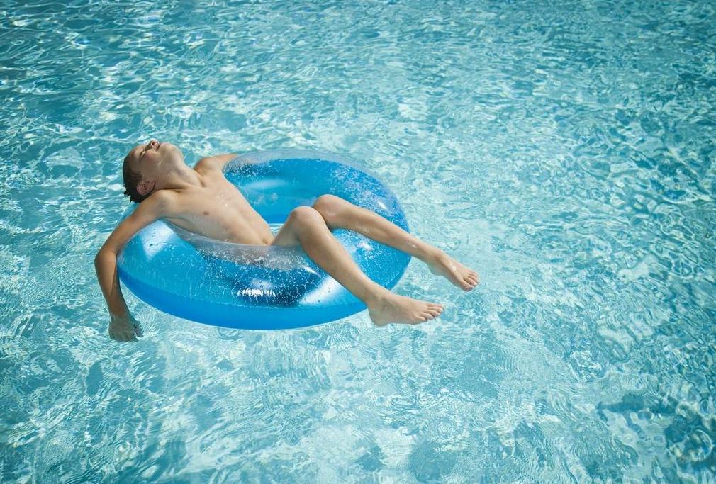 游泳哪个动作减肥最快有效,游泳减肥的正确方法快速甩掉脂肪