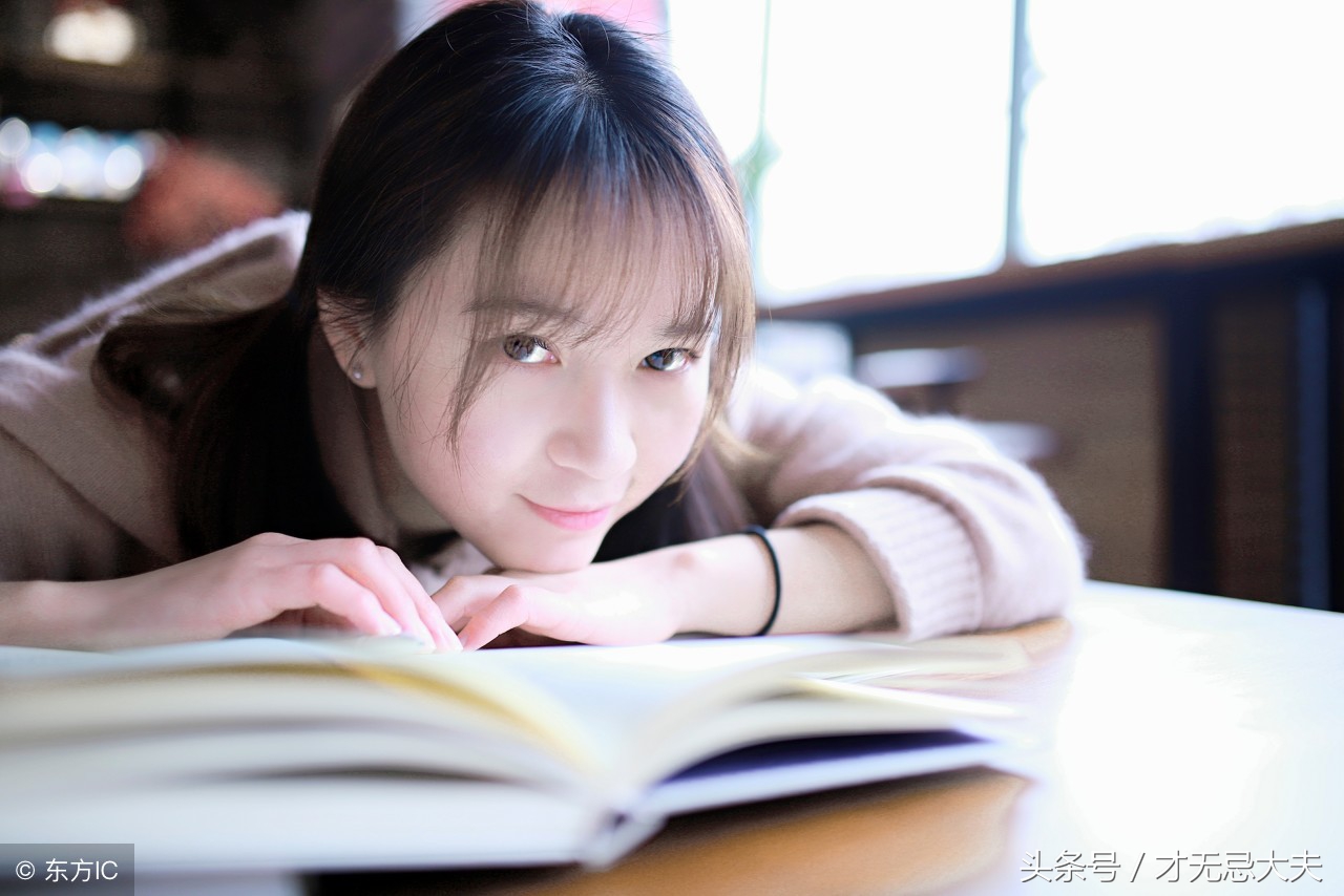 真实的故事！孩子，你太艰难了！妈疯了，爸走了！还有亲人吗？