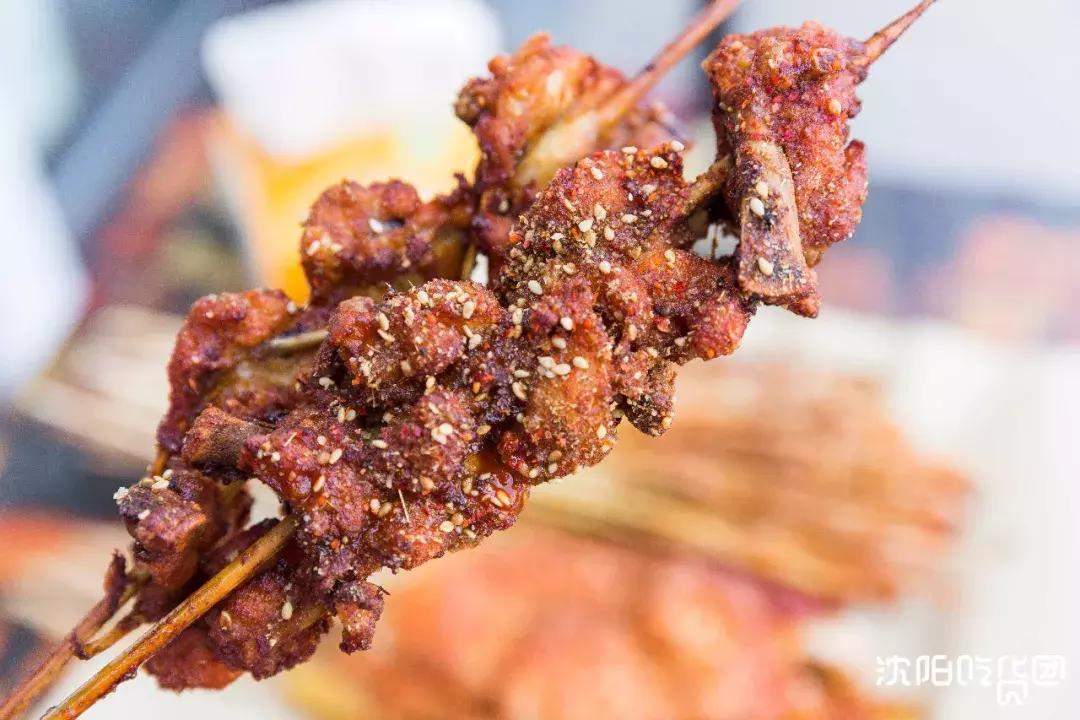 炸串刷“神酱”！路过不一定会进的小店，竟吃出了童年的味道！