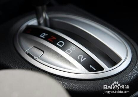 自动挡应该先拉手刹还是先挂p挡,自动挡汽车要挂p挡才能一键启动