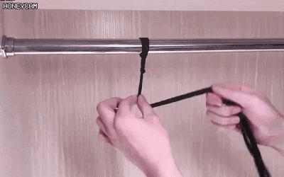 她在衣柜里系了根鞋带，衣柜竟然瞬间大一倍，服！