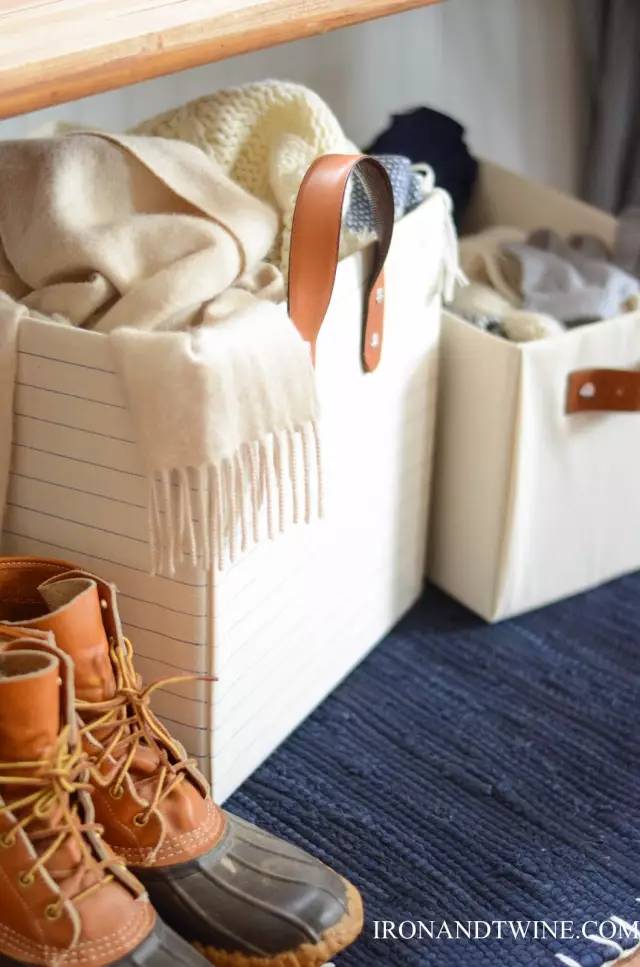 她在衣柜里系了根鞋带,衣柜竟然瞬间大一倍,服!