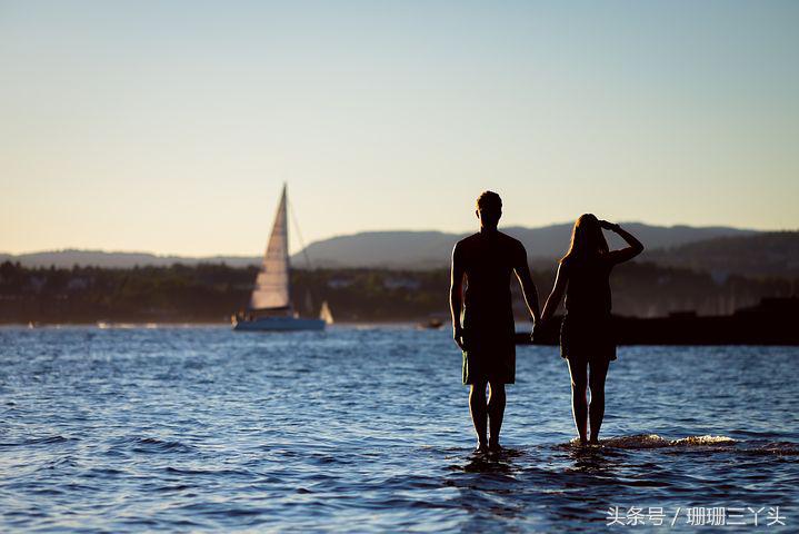 牵手旅行照片怎么拍,出门旅游情侣照怎么拍好看