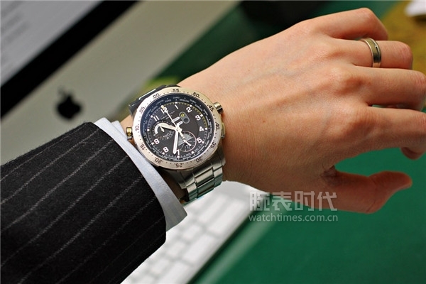 万元以内买石英表还是机械表,万元值得入手经典手表