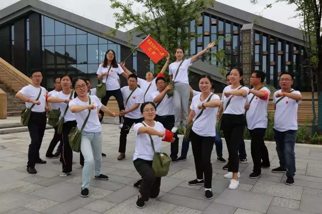 鍏ㄤ綋鍏氬憳璧村欢瀹夌孩鑹查潻鍛芥牴鎹湴,涓冨崄鍚嶅厷鍛橀綈鑱氱孩鑹叉牴鎹湴