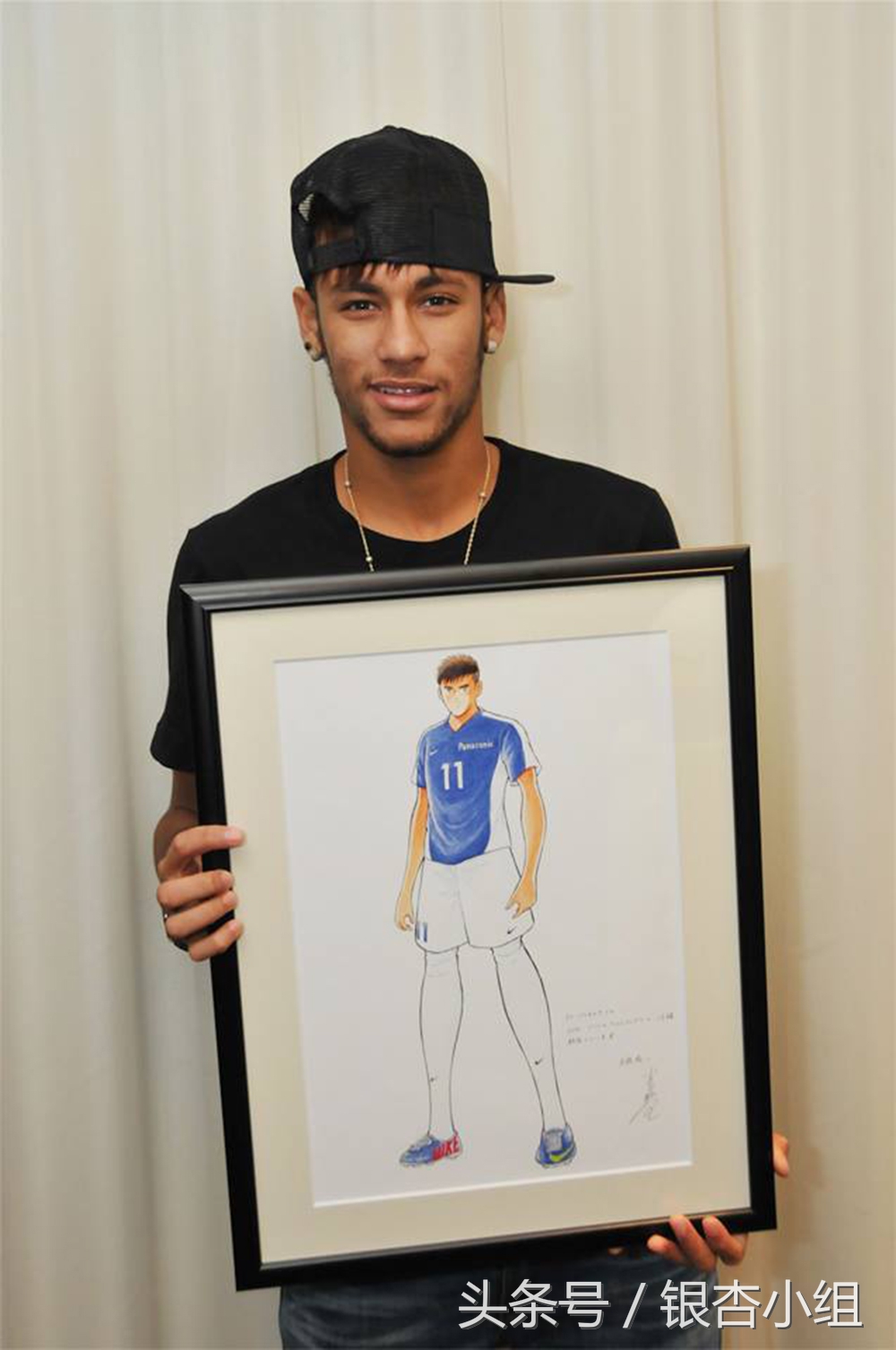 漫画的影响力！这些顶级球星都获赠过《足球小将》签名画板