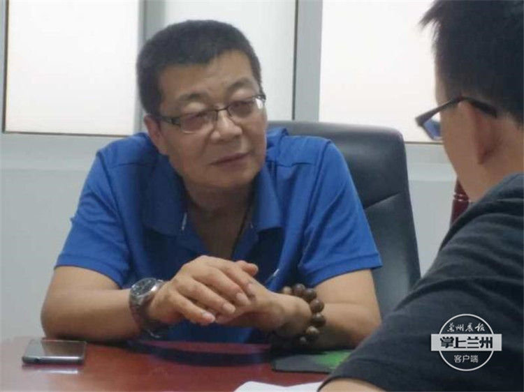 象棋大师李家华车轮战输给谁,中国象棋大师摆擂台