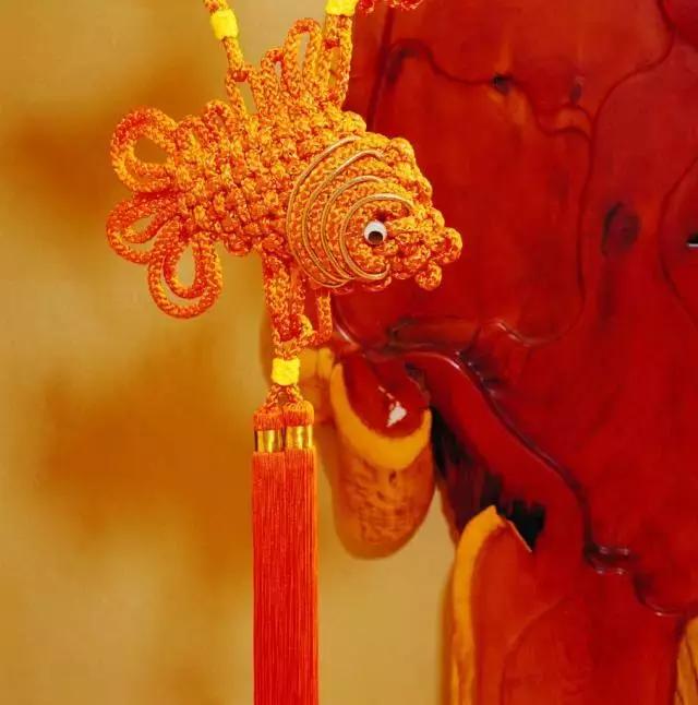 中国结是中国的一种传统而典型,中国结的样式和寓意