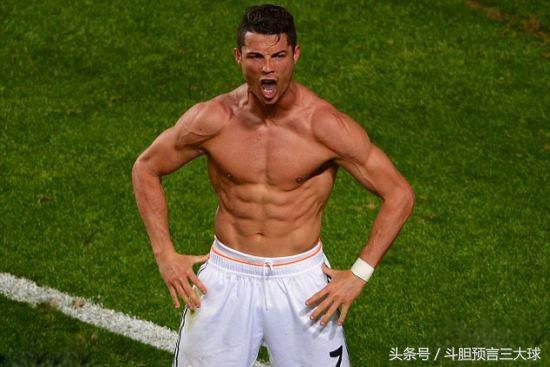 c罗故宫行照片,c罗亮相仪式颠球