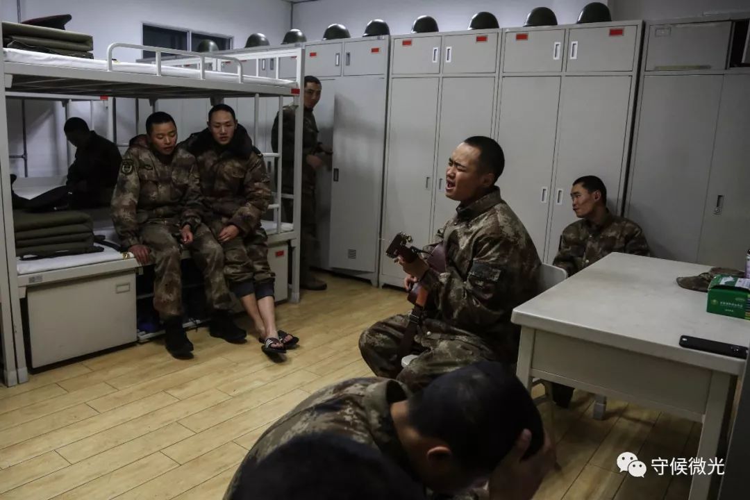 品图：大国末梢的站立者