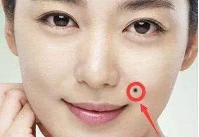 女人哪里有痣容易犯桃花,女人这几个部位长痣败坏婚姻