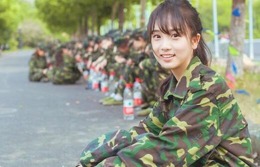 军训晒黑了20分钟恢复,军训晒黑迅速白回来