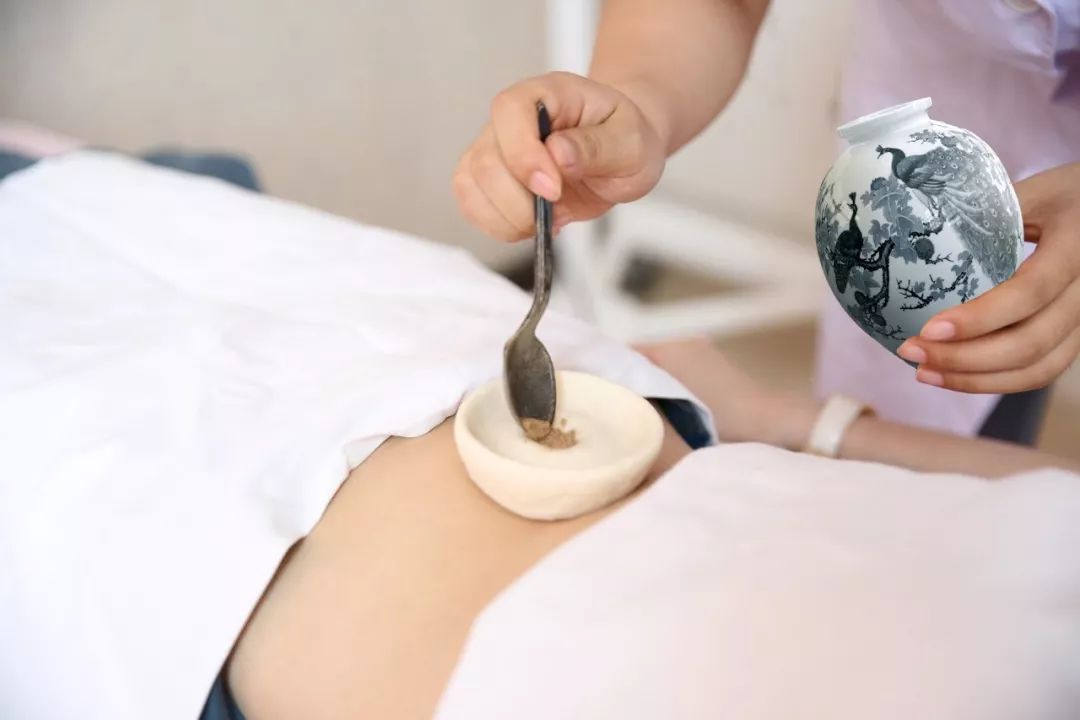 月子病调理艾灸手法怎么做,月子病不再可怕因为有艾灸