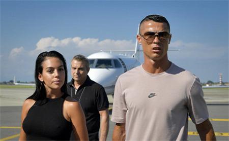 c罗与c罗老婆秀恩爱,c罗携手未婚妻拍全家福