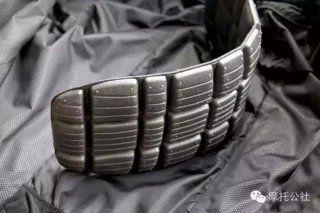 夏天雨天适合骑摩托车吗,新手雨天骑摩托车注意事项