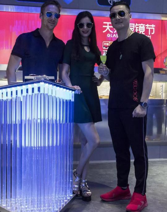 游走在古典与时尚之间，带你走进10年威古氏